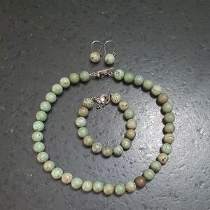 Green African Turquoise Beaded Necklace with Classic Design